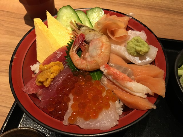 千葉駅西口ランチ 平日の遅いランチにおすすめ 北海道鮮魚水産 特選海鮮丼 ぶらり千葉ランチ